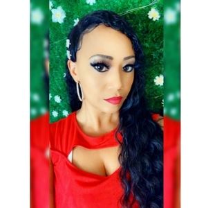 Meet your Posher, Rena